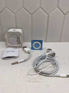 Apple iPod Shuffle 4th Generation 2GB Light Blue MP3 Player Original Box +